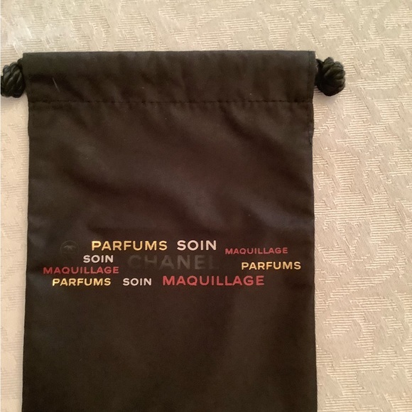 FIRM PRICE MIN 20$ PURCHASE Chanel Drawstring Bag NEW - Picture 1 of 2